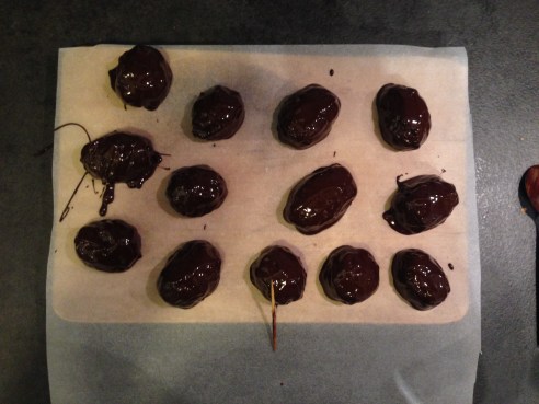 chocolats vegan amandes dattes.jpg